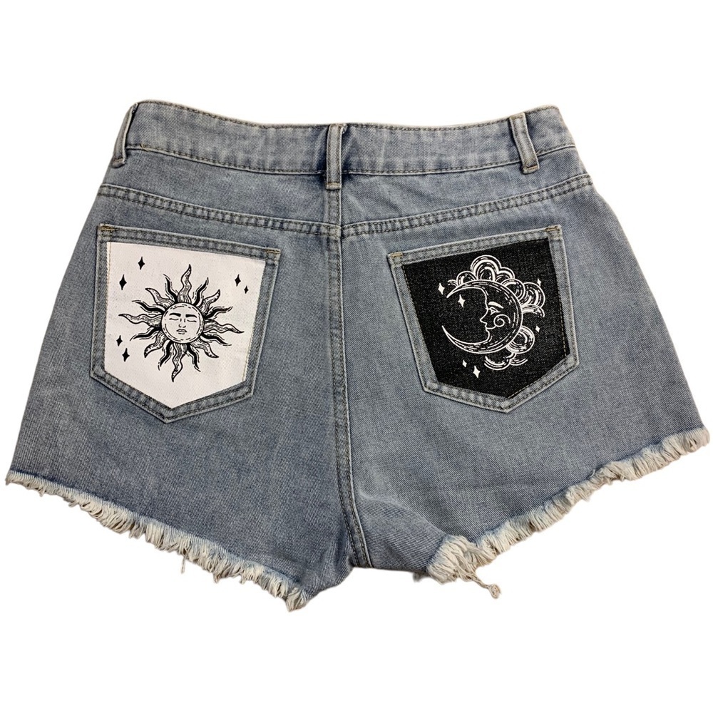 Bojo Denim Jean Shorts Sun Moon Patch Distressed Hems Size 6 Light Wash Bohemian